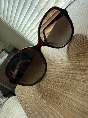 Gucci Tortoiseshell Frame Sunglasses with Brown Lenses